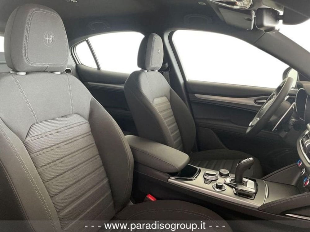 Alfa Romeo Stelvio nuova a Catanzaro (13)