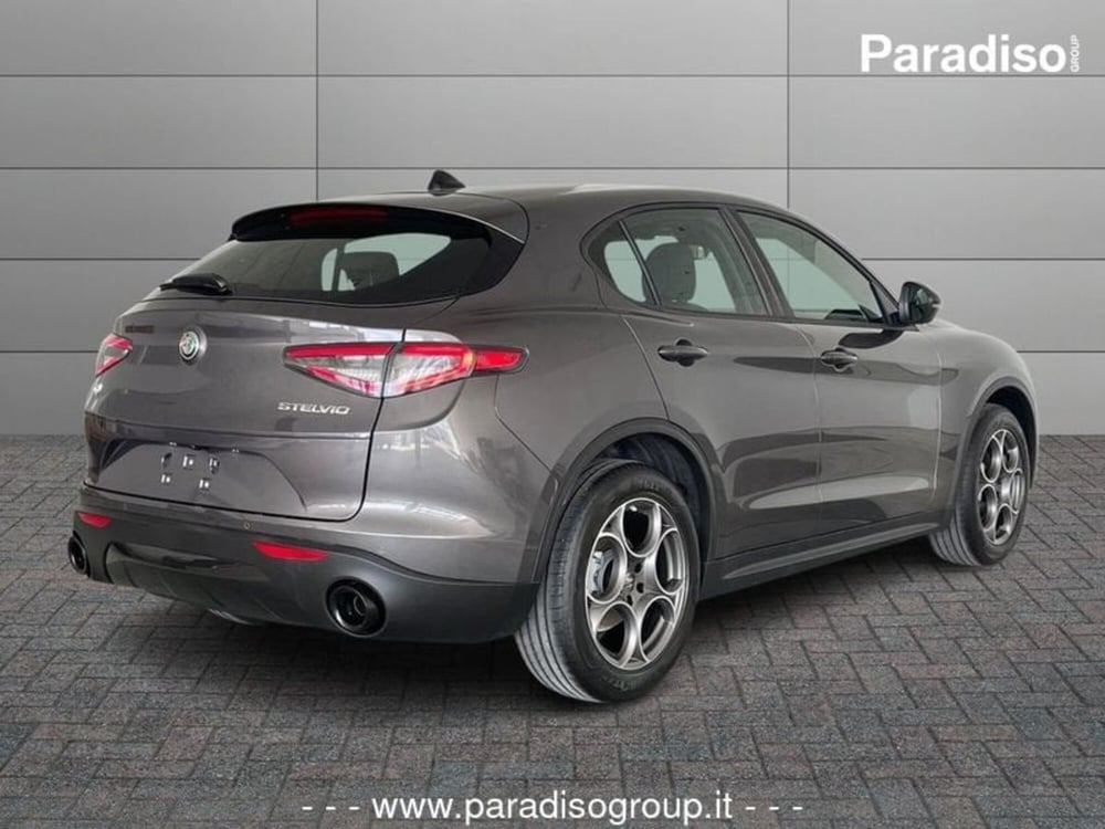 Alfa Romeo Stelvio nuova a Catanzaro (2)