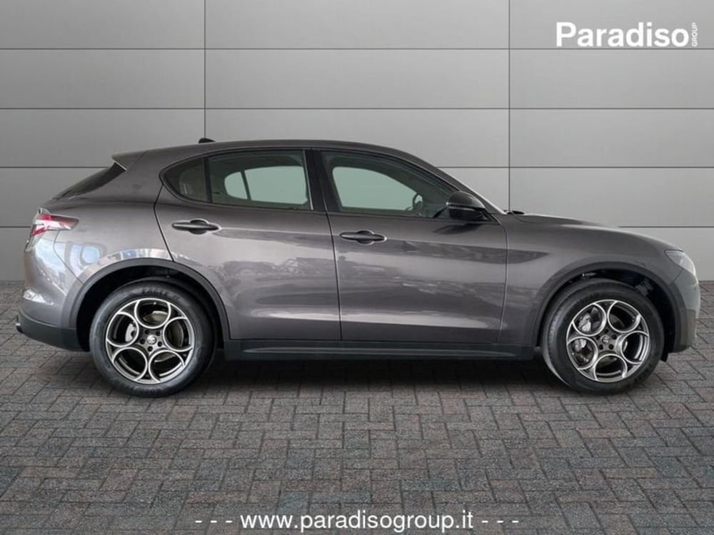 Alfa Romeo Stelvio nuova a Catanzaro (5)