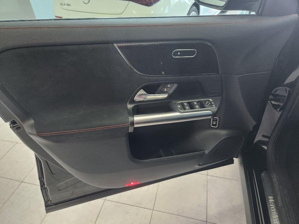 Mercedes-Benz GLB usata a Milano (11)