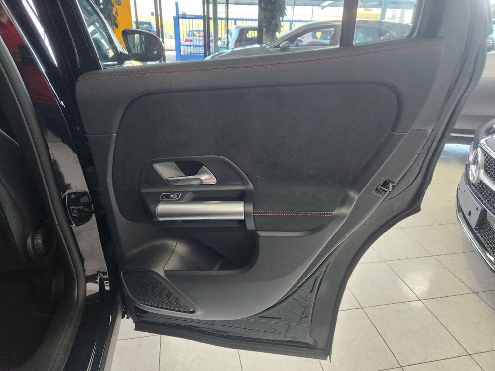 Mercedes-Benz GLB usata a Milano (16)