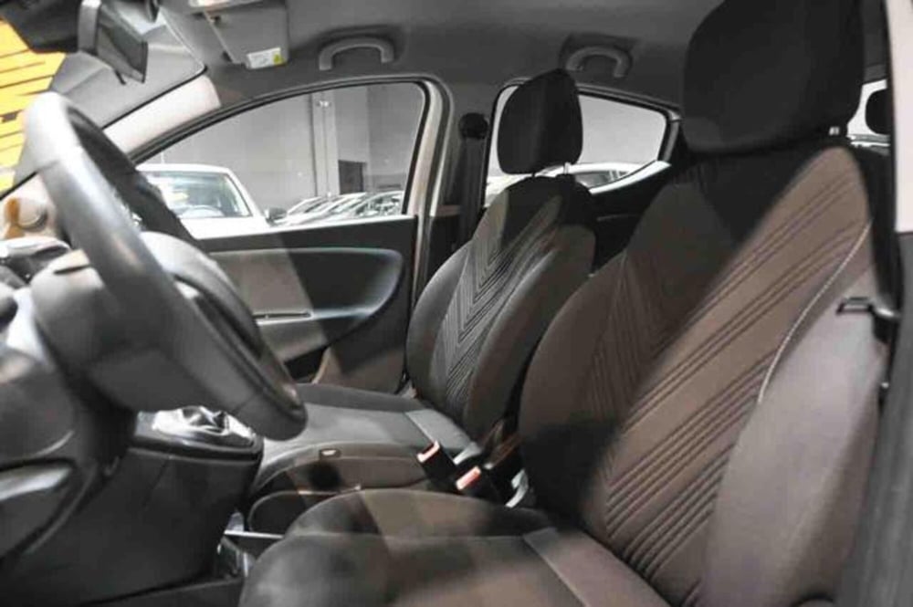 Lancia Ypsilon usata a Torino (10)
