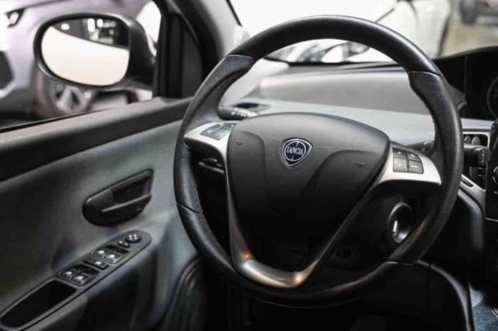 Lancia Ypsilon usata a Torino (12)