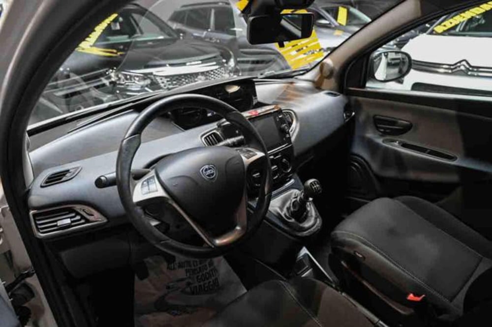 Lancia Ypsilon usata a Torino (8)