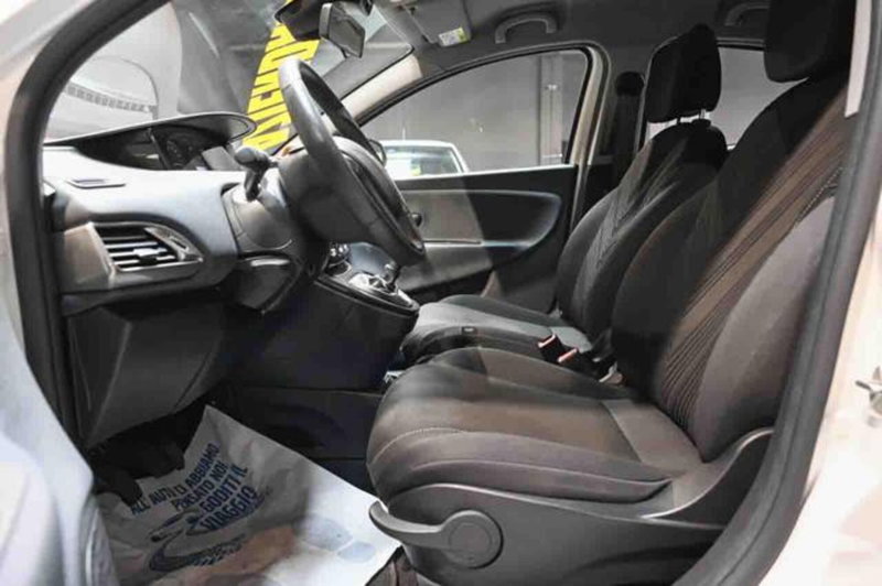 Lancia Ypsilon usata a Torino (9)