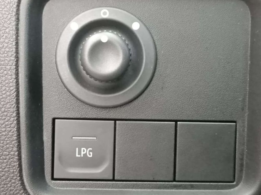 Dacia Duster usata a Firenze (15)