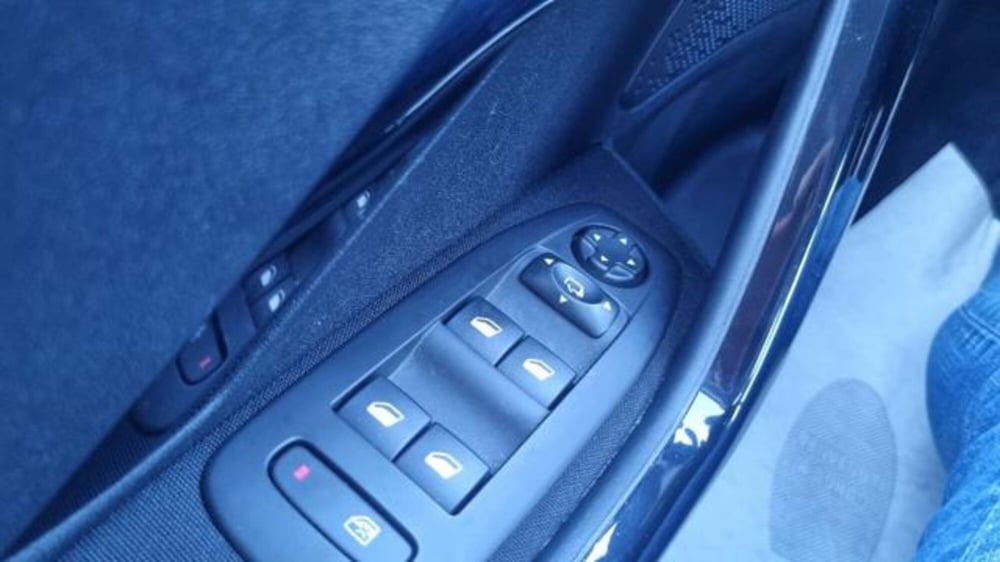 Peugeot 208 usata a Savona (10)