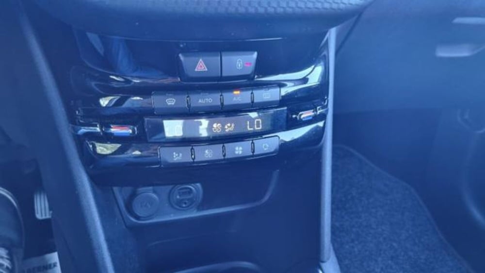 Peugeot 208 usata a Savona (7)