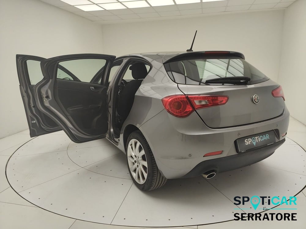 Alfa Romeo Giulietta usata a Como (7)
