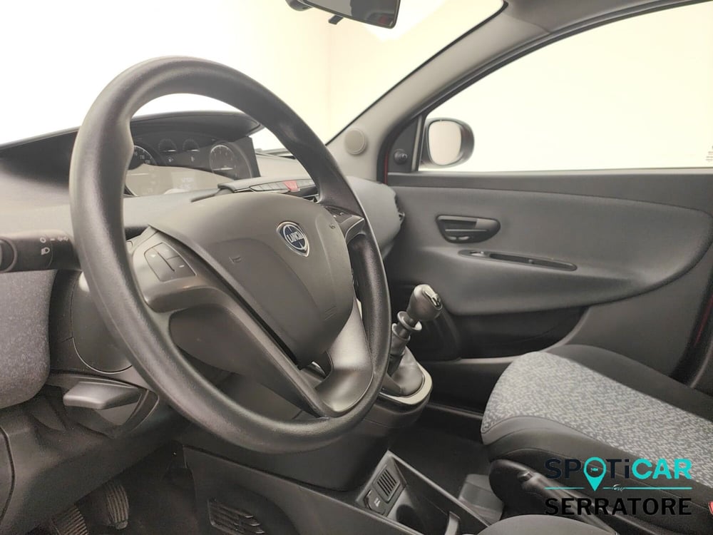 Lancia Ypsilon usata a Como (8)