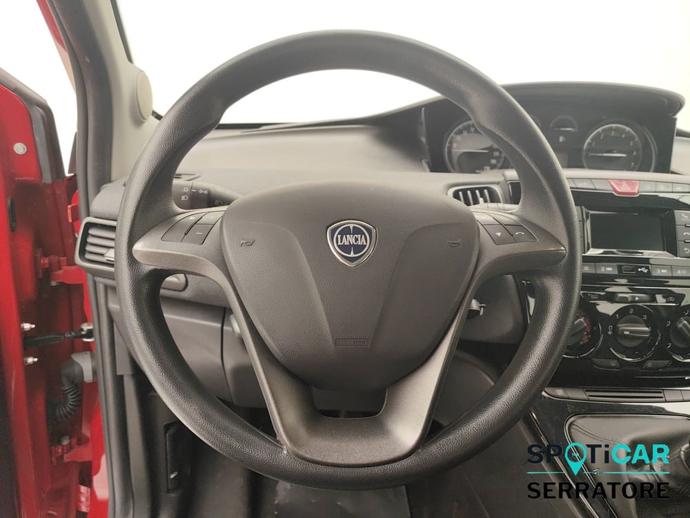 Lancia Ypsilon usata a Como (9)