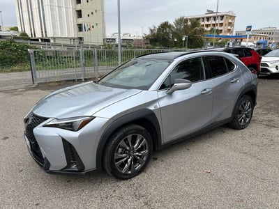 Lexus UX Hybrid 4WD Design del 2023 usata a Piacenza