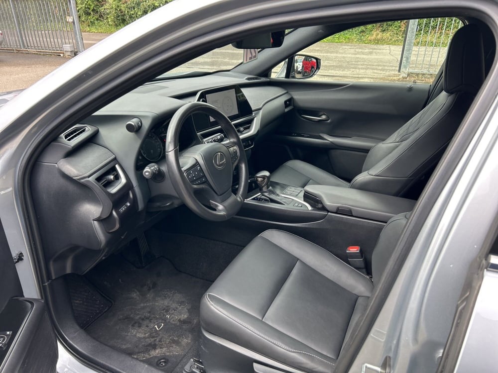 Lexus UX usata a Piacenza (10)
