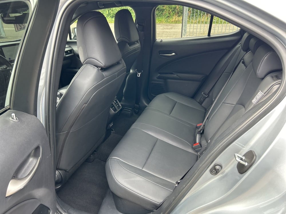 Lexus UX usata a Piacenza (11)