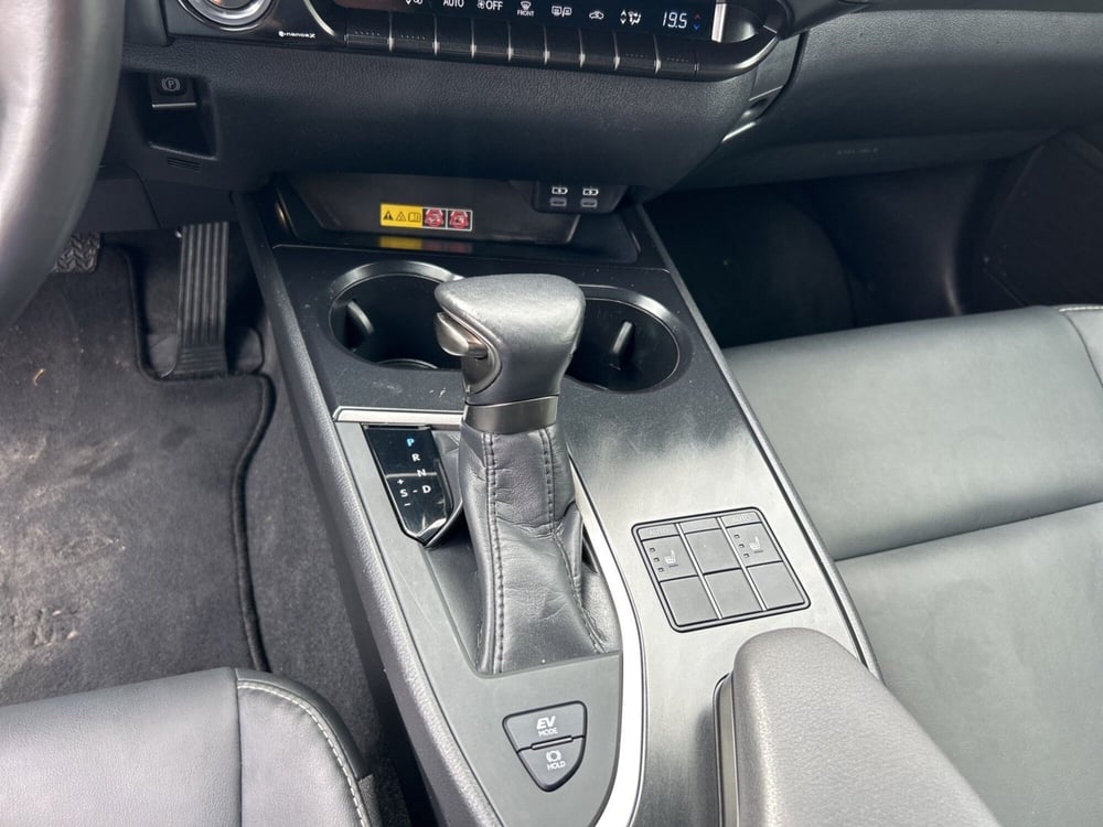 Lexus UX usata a Piacenza (14)