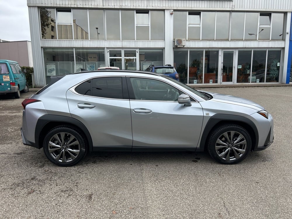 Lexus UX usata a Piacenza (7)