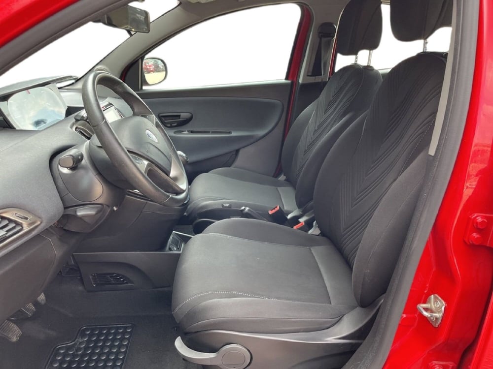 Lancia Ypsilon usata a Torino (10)