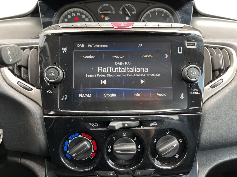 Lancia Ypsilon usata a Torino (14)