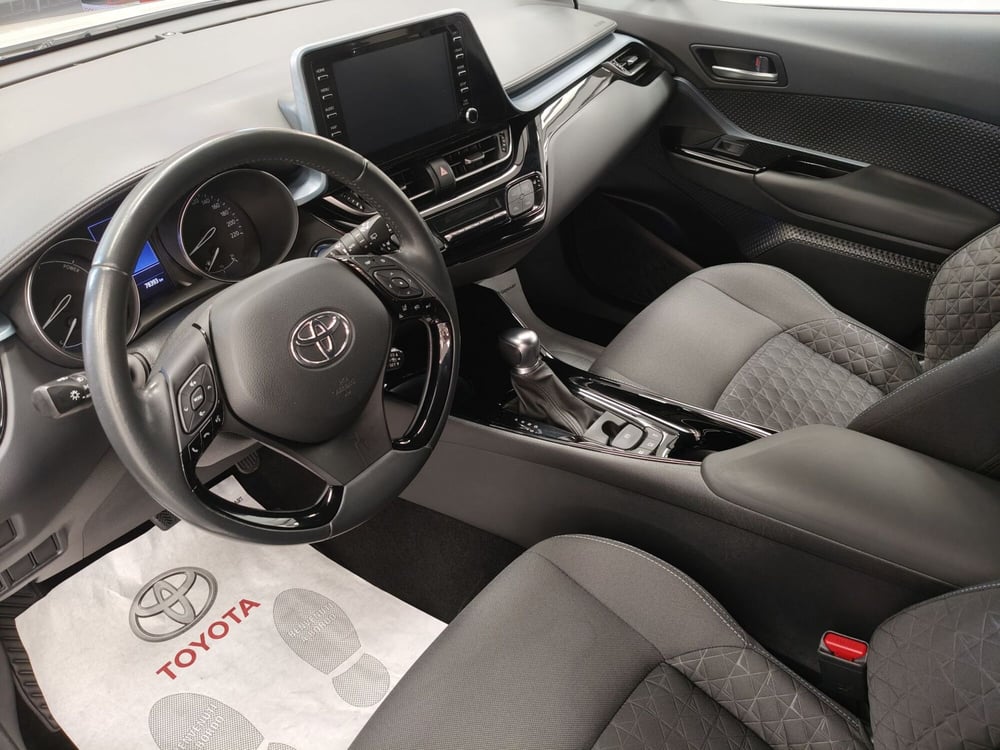 Toyota Toyota C-HR usata a Roma (12)