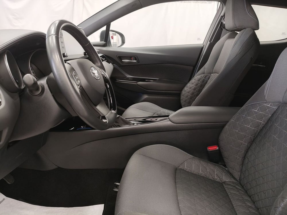 Toyota Toyota C-HR usata a Roma (14)