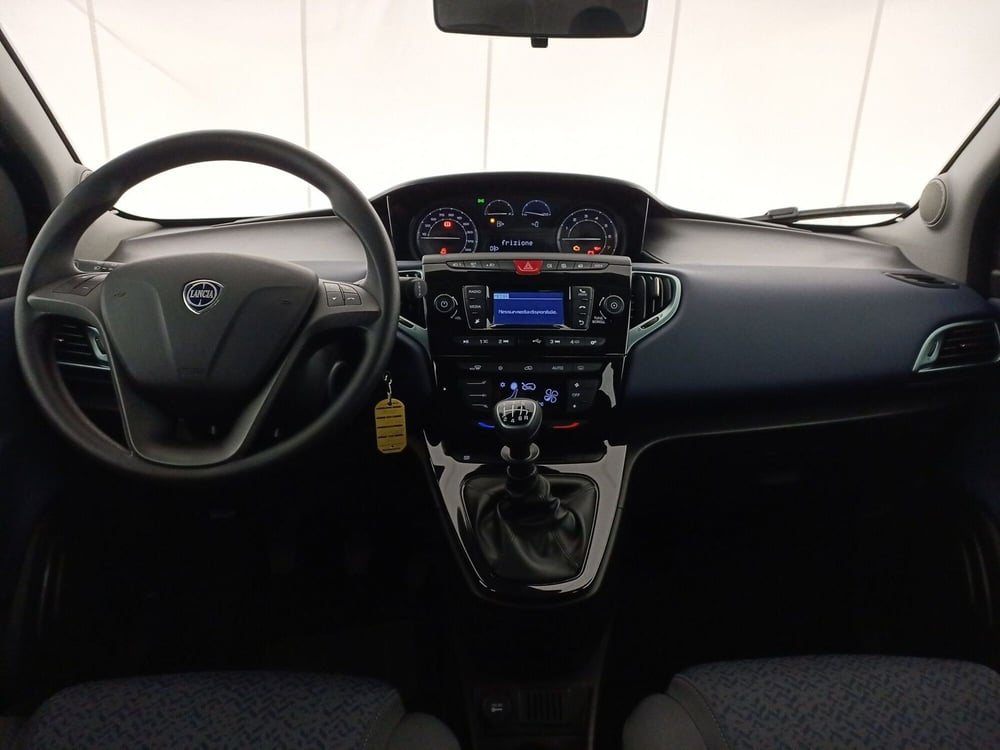 Lancia Ypsilon usata a Barletta-Andria-Trani (10)