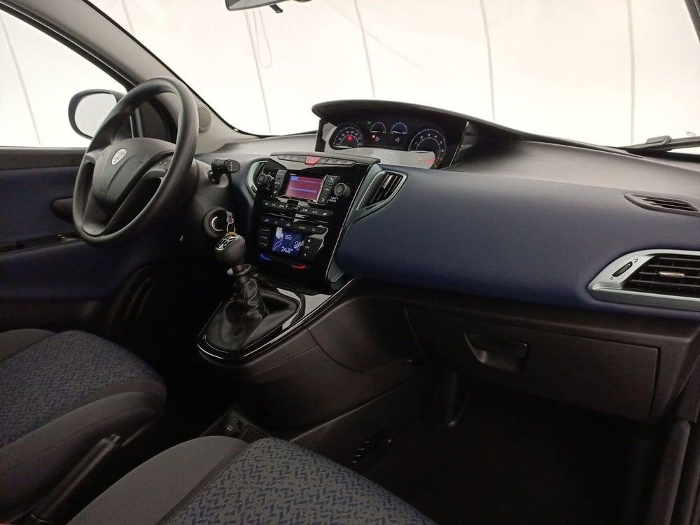 Lancia Ypsilon usata a Barletta-Andria-Trani (7)