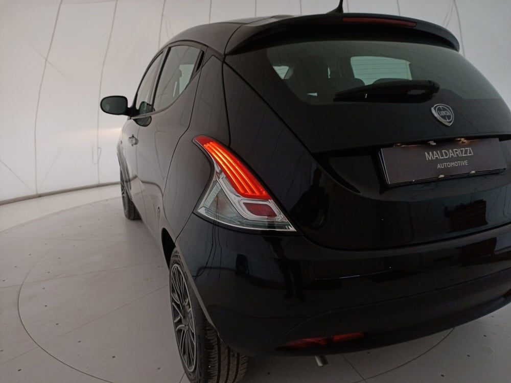 Lancia Ypsilon usata a Bari (11)
