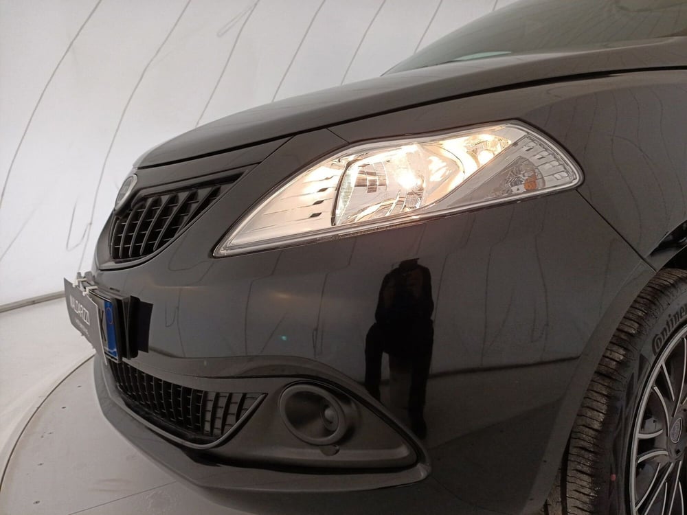 Lancia Ypsilon usata a Bari (12)