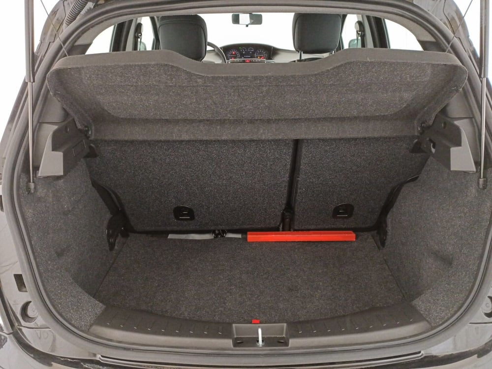 Lancia Ypsilon usata a Bari (13)