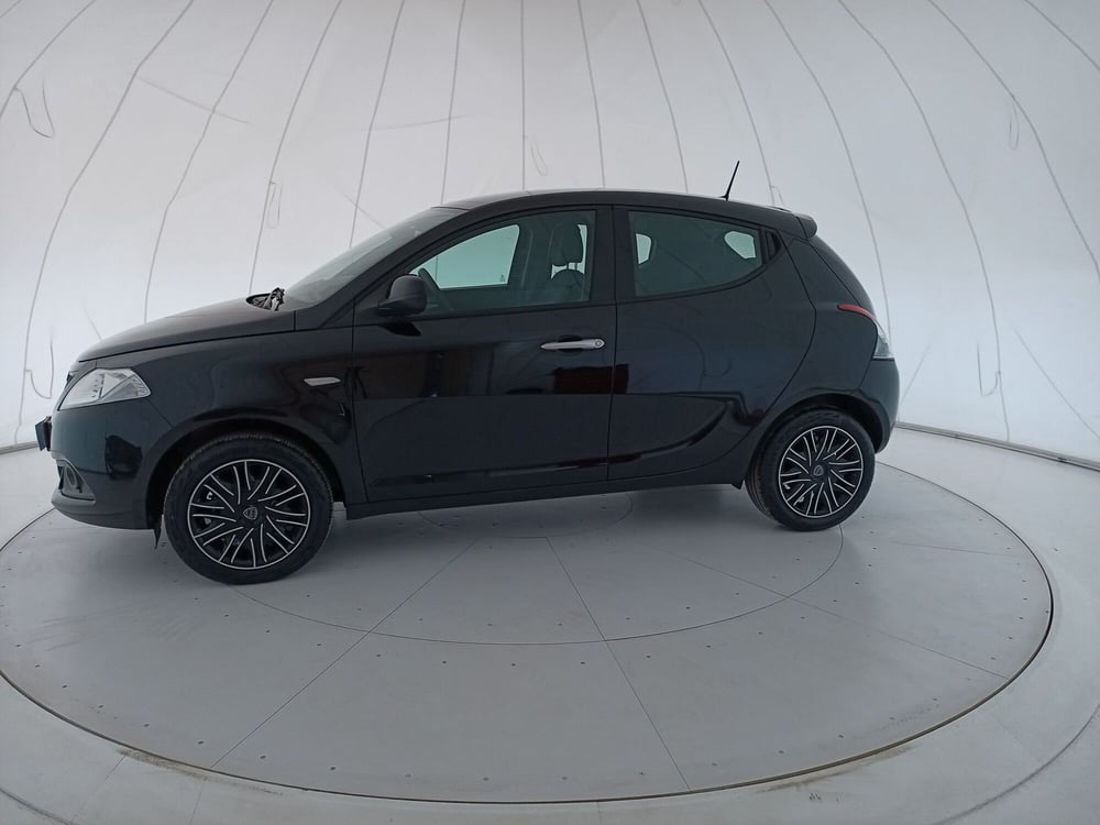 Lancia Ypsilon usata a Bari (2)