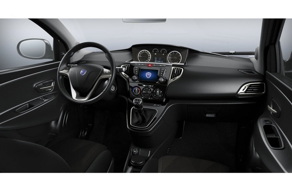 Lancia Ypsilon usata a Teramo (14)