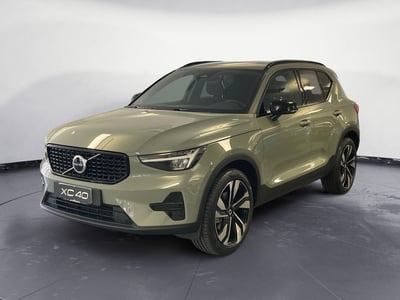 Volvo XC40 B3 automatico Plus Dark nuova a Como