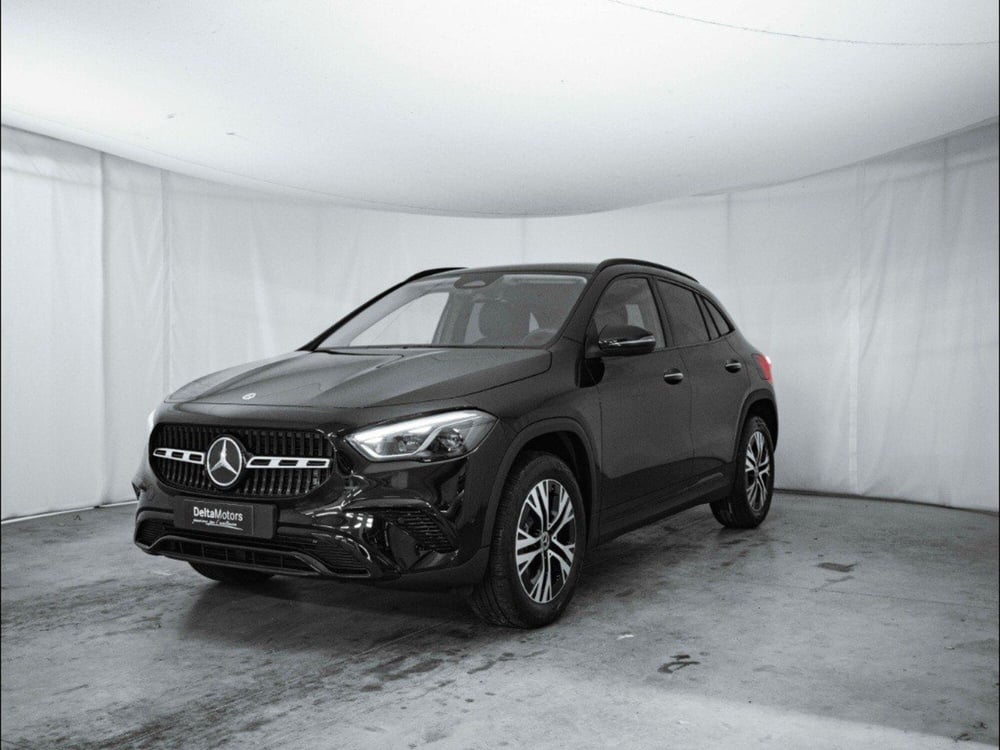 Mercedes-Benz GLA SUV nuova a Macerata