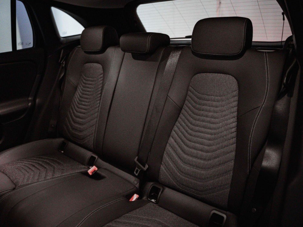 Mercedes-Benz GLA SUV nuova a Macerata (15)