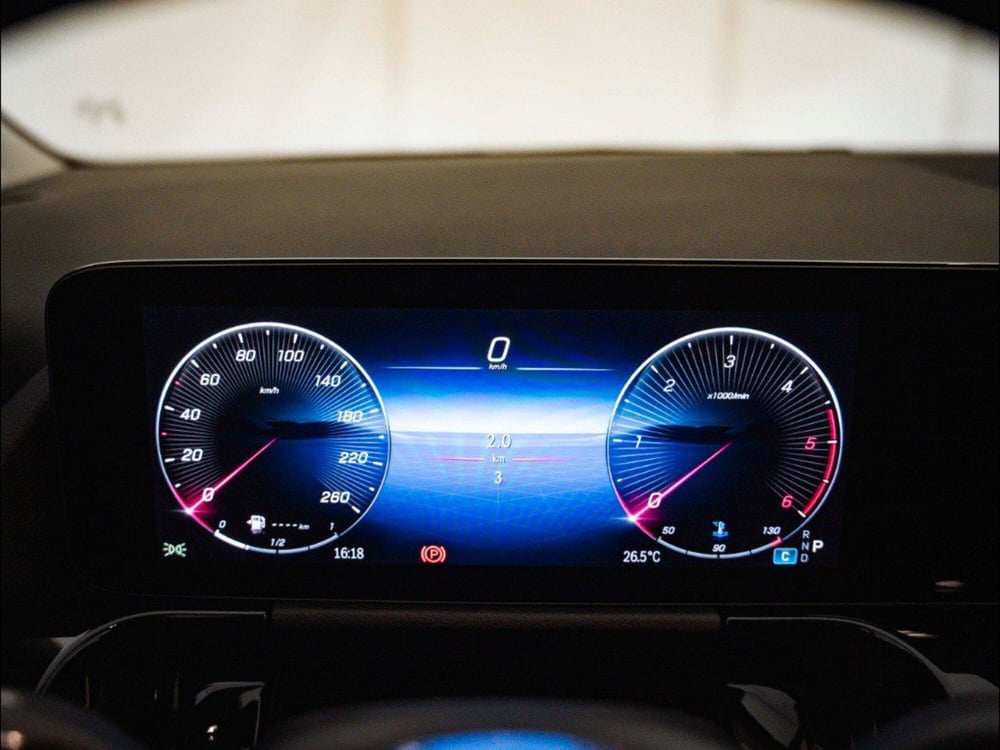 Mercedes-Benz GLA SUV nuova a Macerata (16)