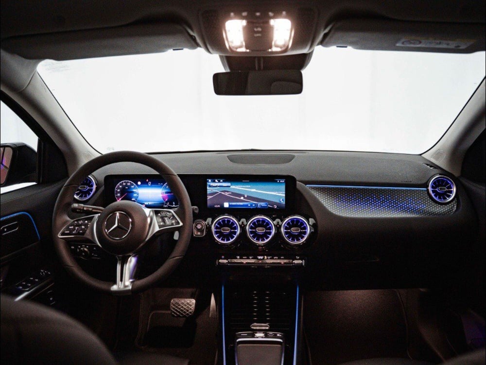 Mercedes-Benz GLA SUV nuova a Macerata (18)