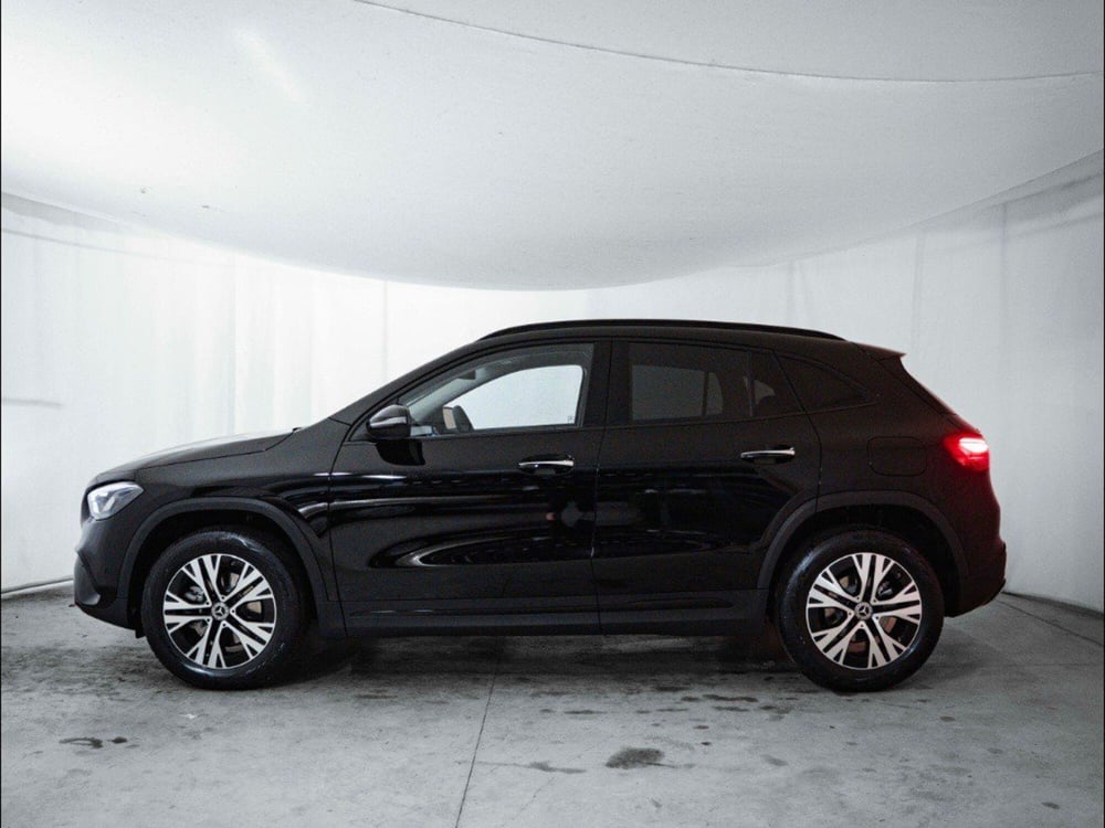 Mercedes-Benz GLA SUV nuova a Macerata (2)