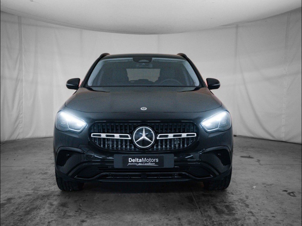 Mercedes-Benz GLA SUV nuova a Macerata (5)