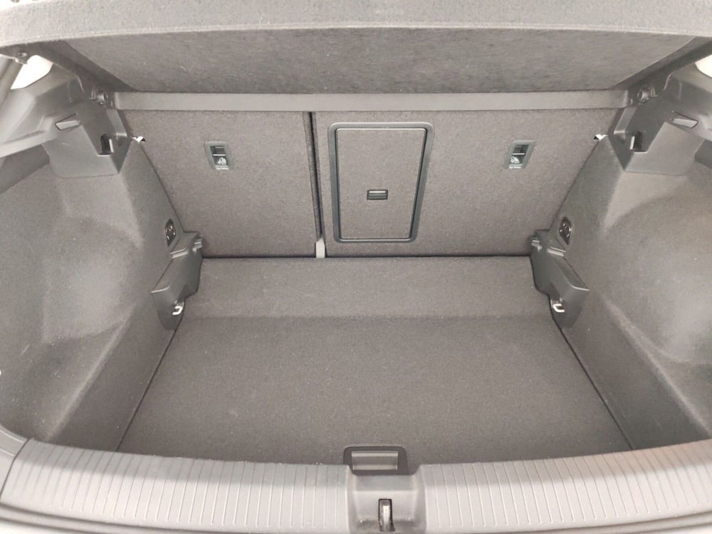 Volkswagen T-Roc usata a Massa-Carrara (16)