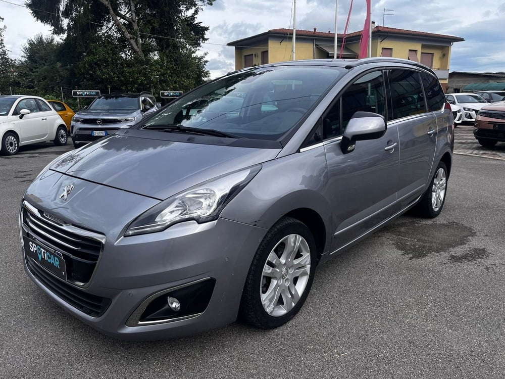 Peugeot 5008 usata a Lucca