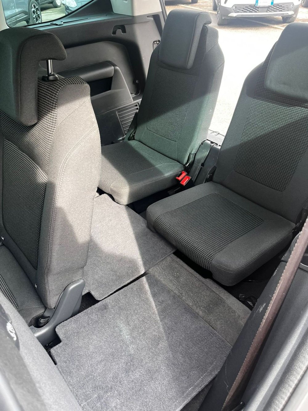 Peugeot 5008 usata a Lucca (15)