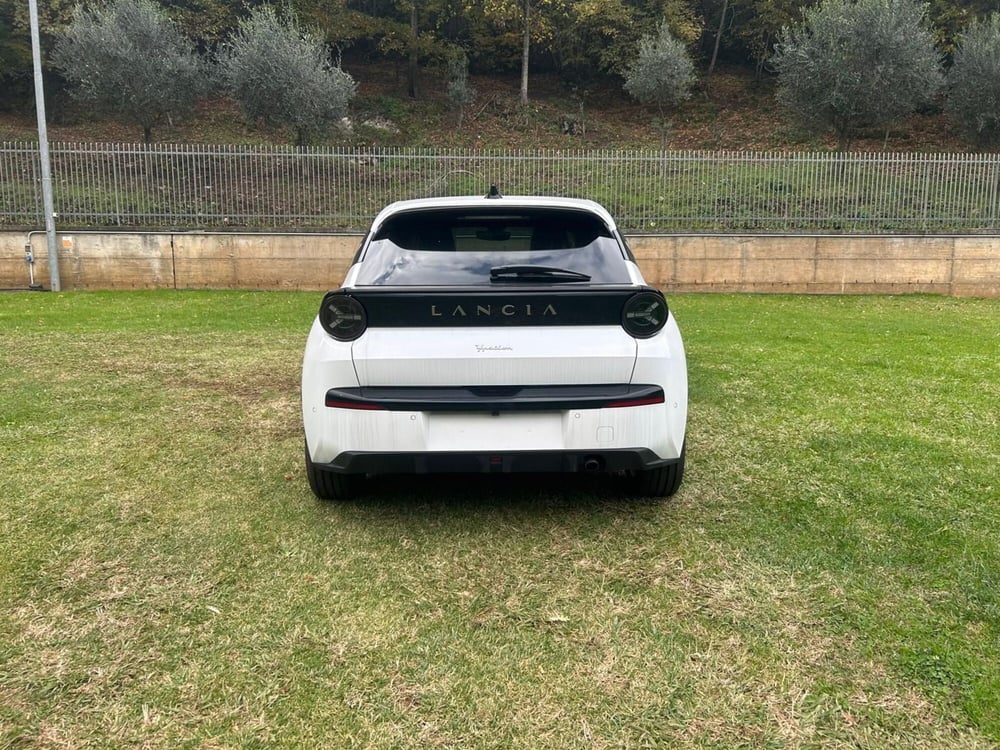 Lancia Ypsilon nuova a Salerno (12)