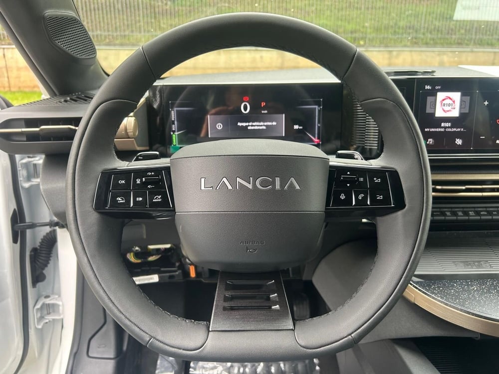 Lancia Ypsilon nuova a Salerno (17)