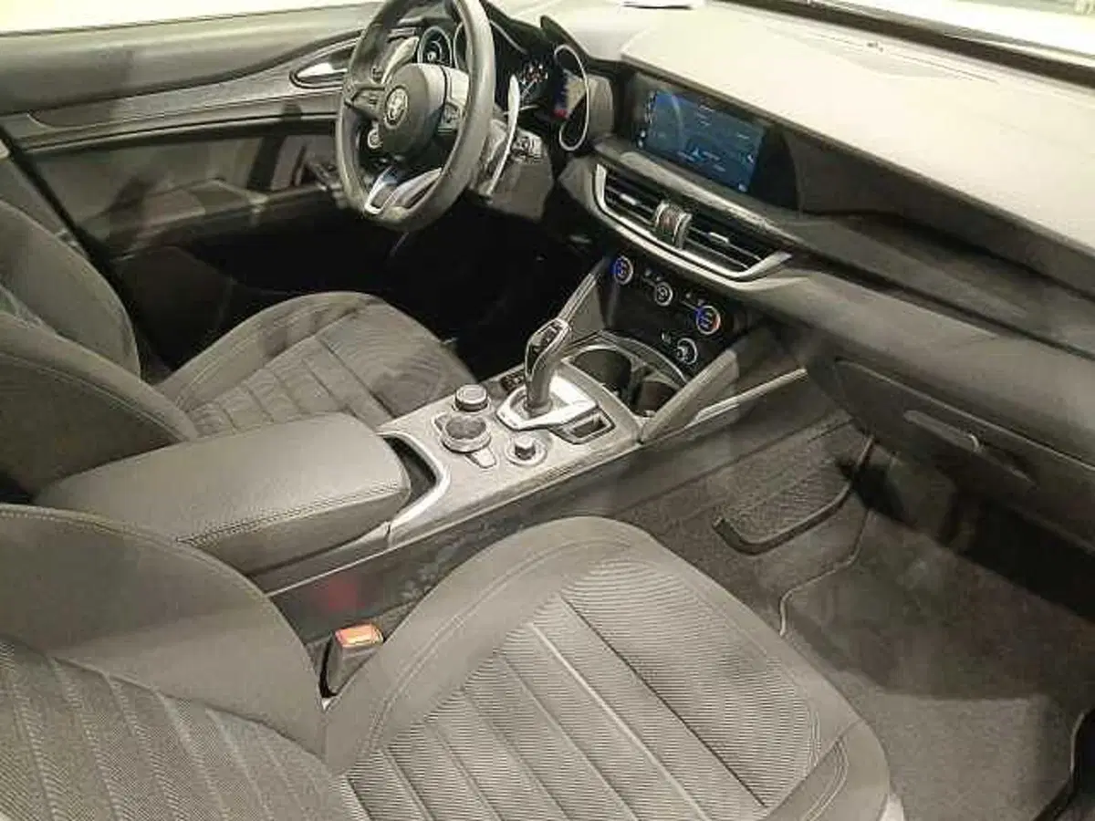 Alfa Romeo Stelvio usata a Teramo (12)