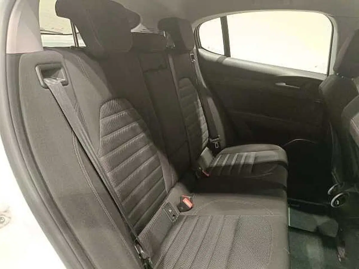 Alfa Romeo Stelvio usata a Teramo (14)