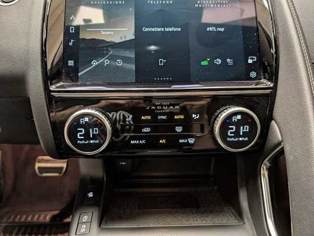 Jaguar E-Pace usata a Teramo (20)