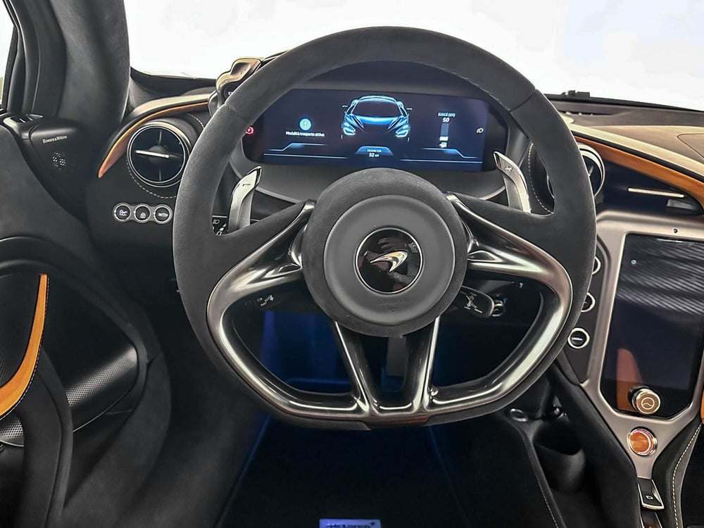 McLaren 750S Coupé nuova a Milano (10)