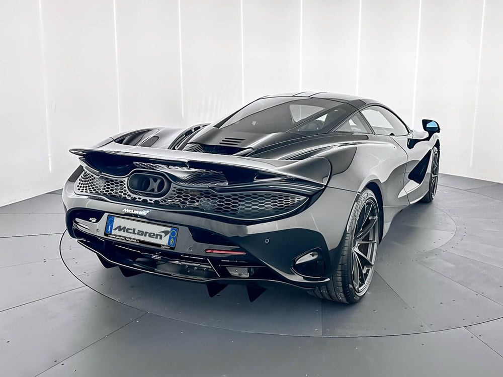 McLaren 750S Coupé nuova a Milano (6)