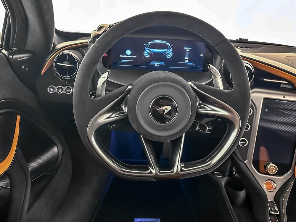 McLaren 750S Coupé nuova a Milano (10)