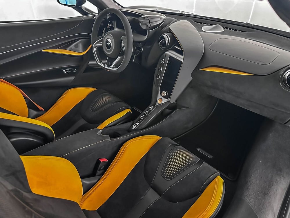 McLaren 750S Coupé nuova a Milano (11)